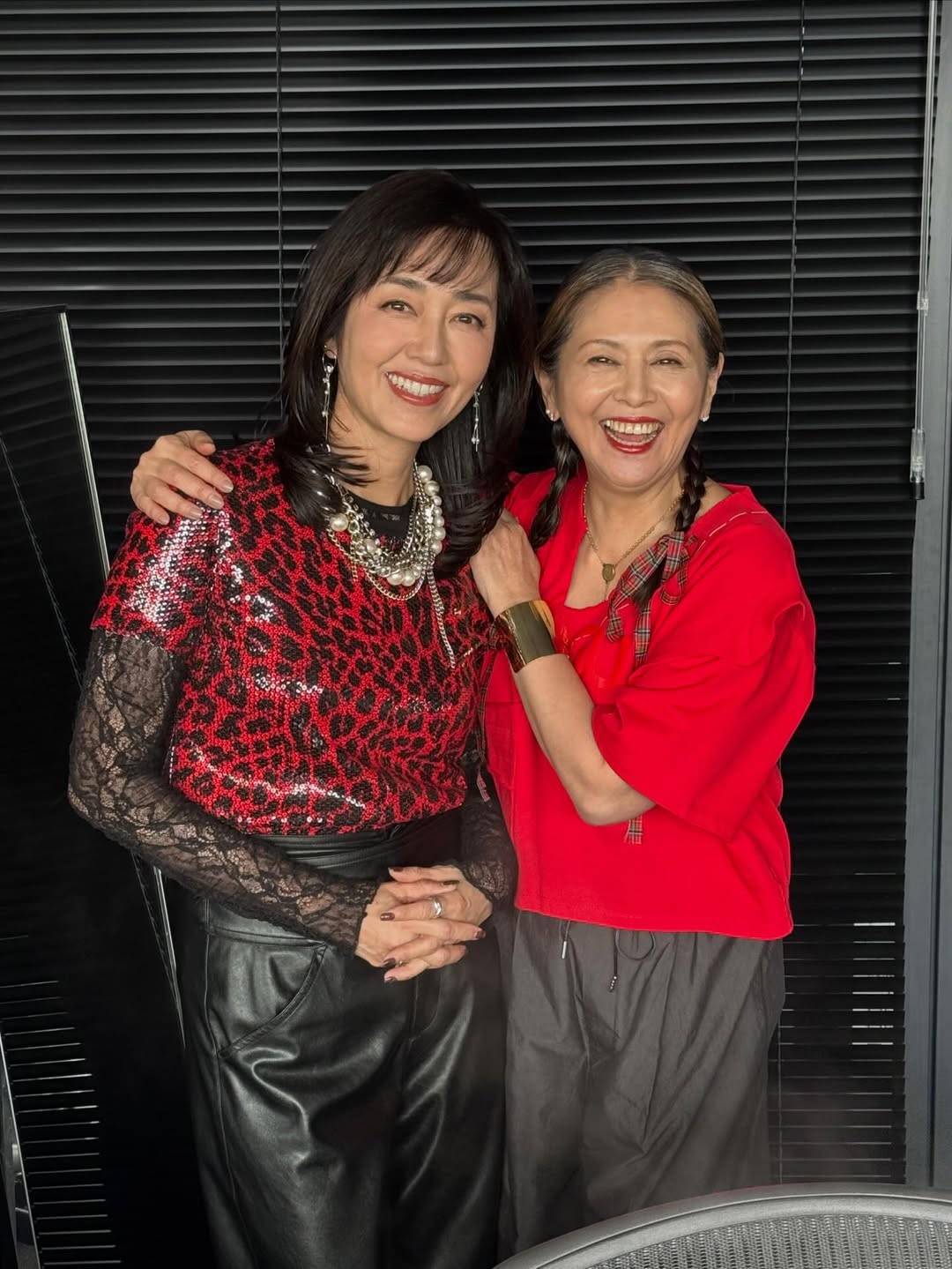 すげ～」〝花の82年組〟小泉今日子と早見優の還暦2ショットに反響