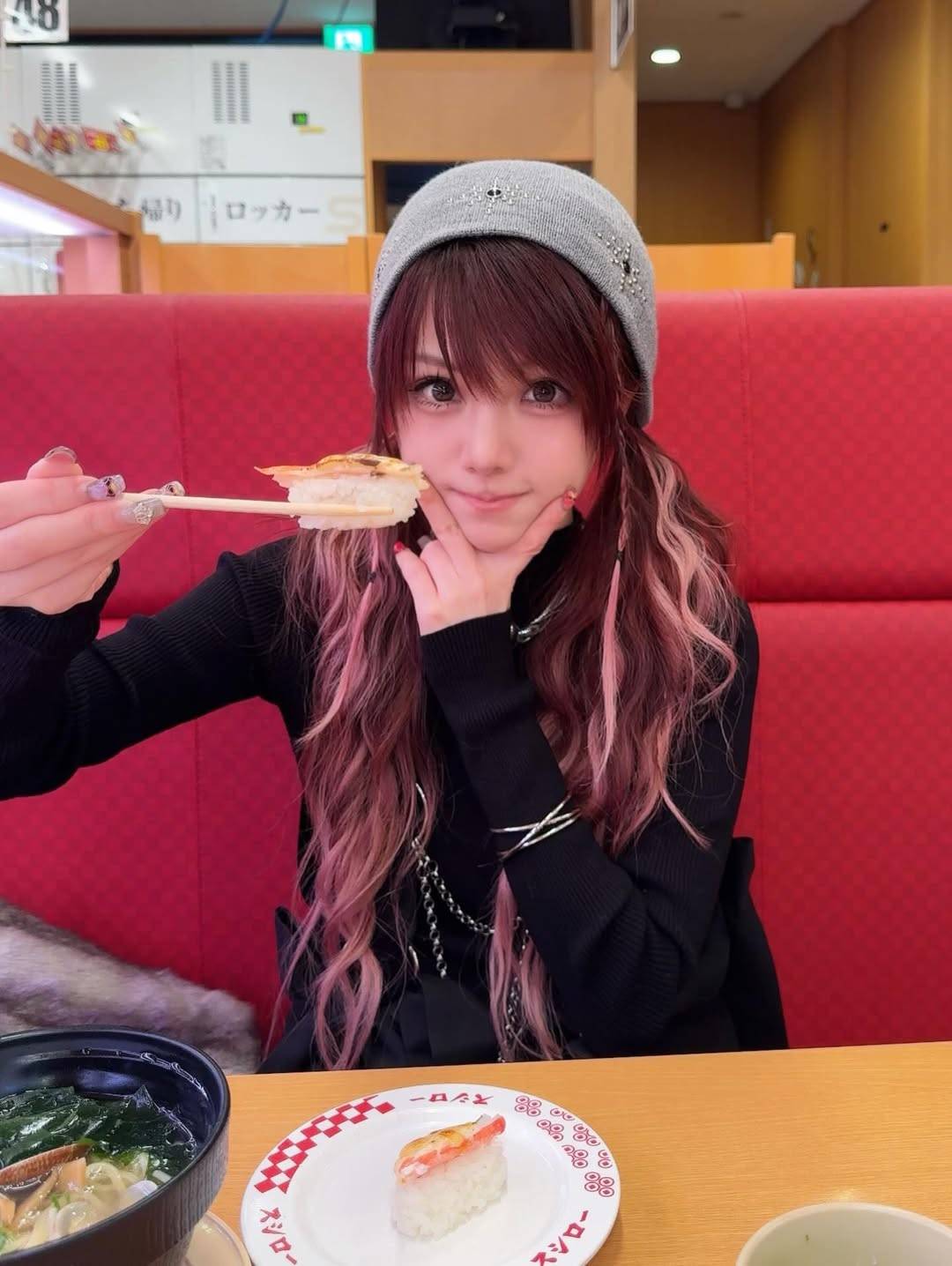 上品ですね」〝お忍び〟スシロー、1児のママ元モー娘田中れいなに