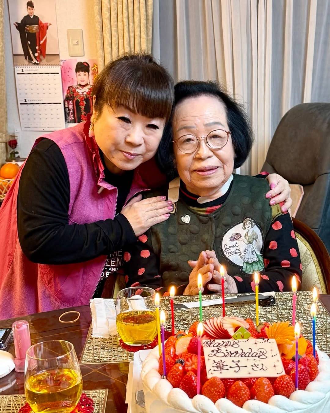 演歌界の大御所71歳天童よしみ、93歳母親と顔出し2ショットに反響続々