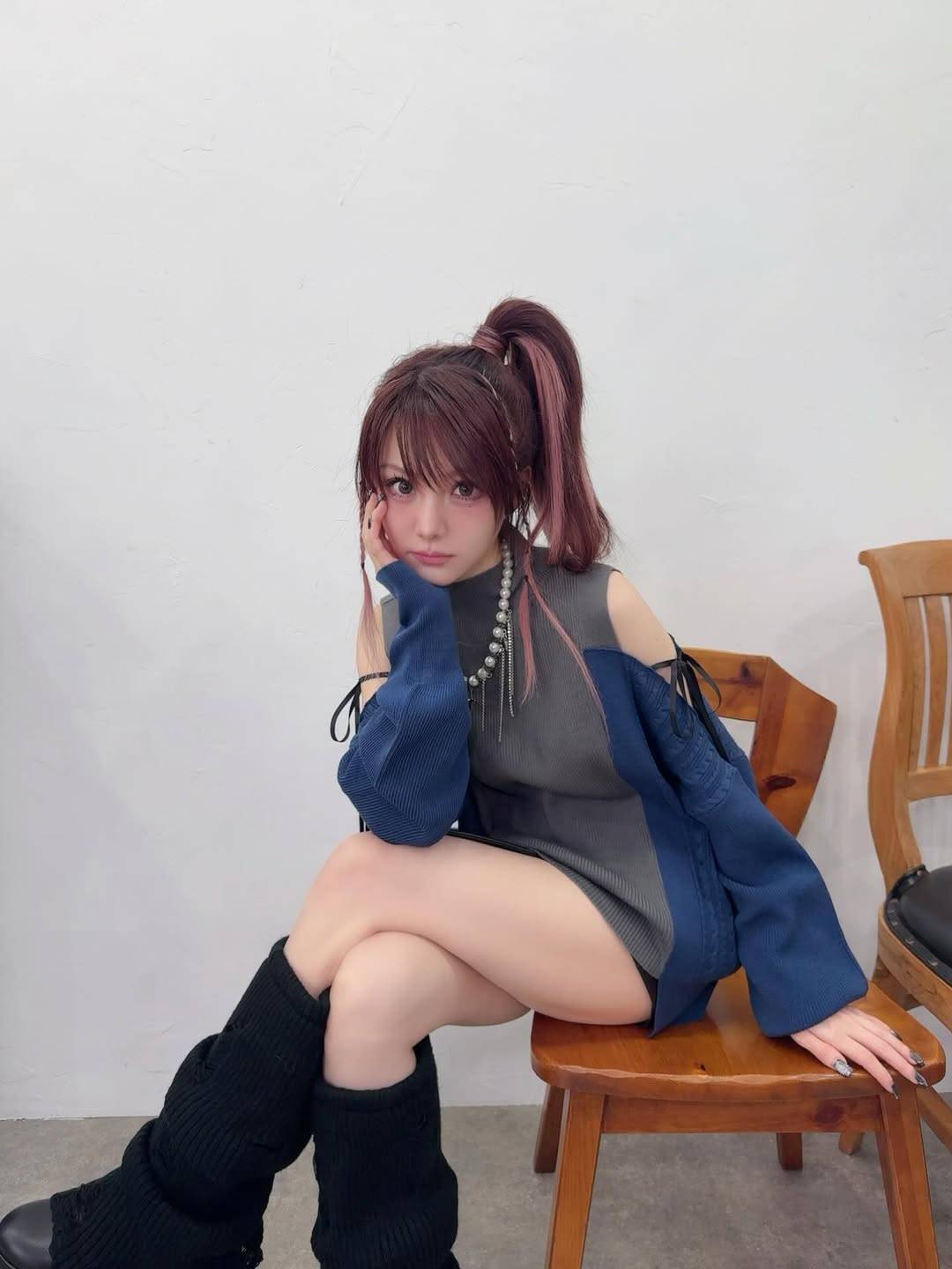 2年前に電撃婚＆出産…元モー娘の田中れいな〝36歳の超ミニ丈&生脚〟姿