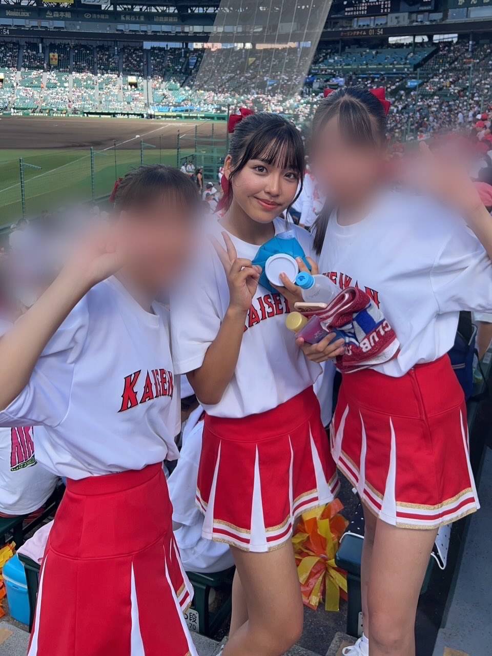 高校チア　ユニフォーム一式　チアリーディング　甲子園 うわぁ」「めっちゃ華がある」甲子園出場校のチアだった！18歳女優