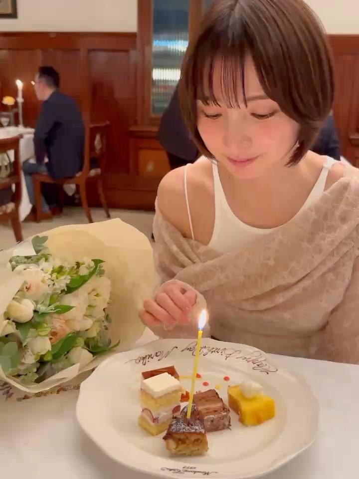 うそ？」篠田麻里子〝40歳誕生日の肩だし〟姿に「まだまだ若い」「永遠