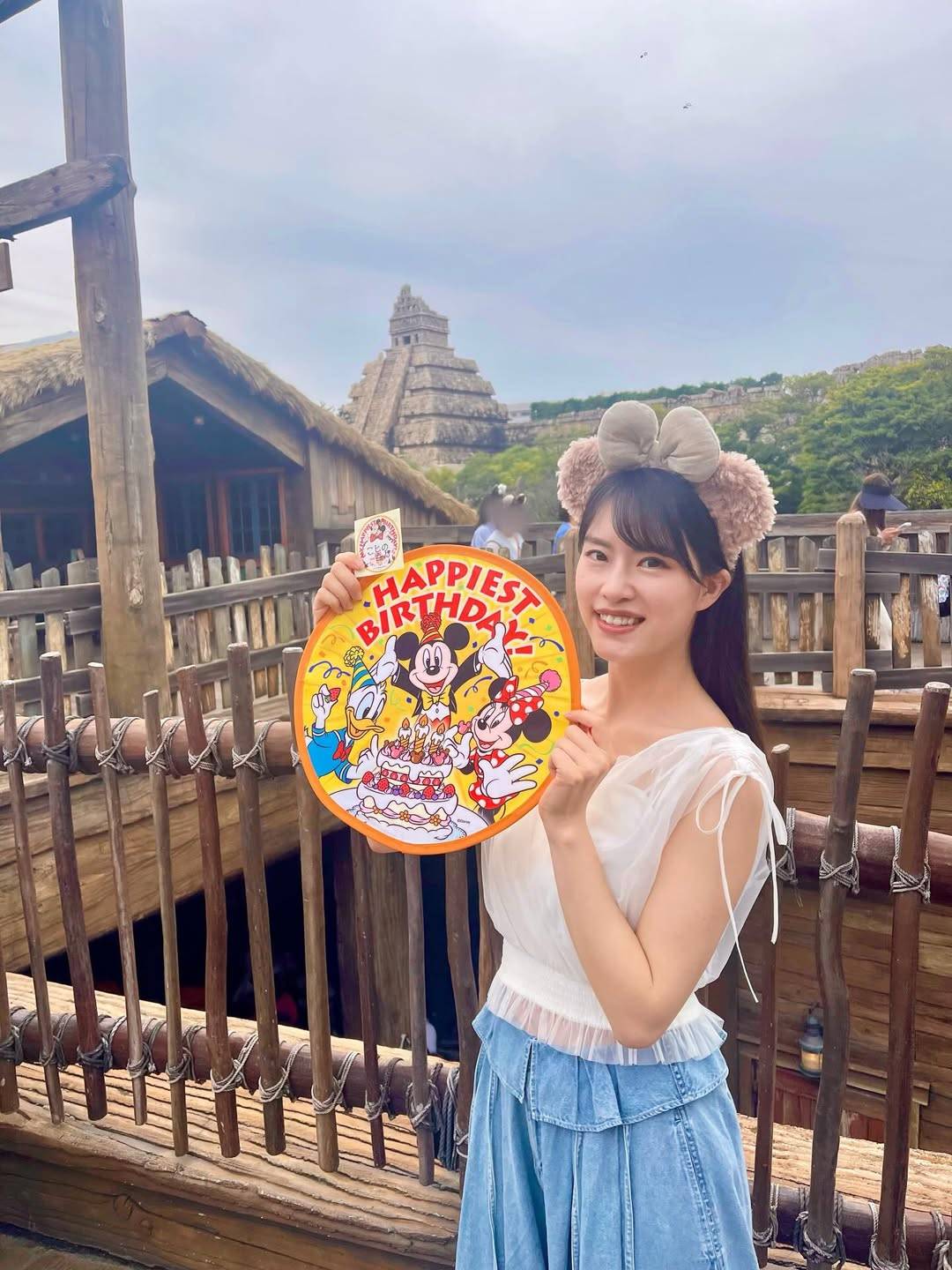 父は元巨人キラー、母は元女優のモデル・川崎琴之〝28歳誕生日ショット