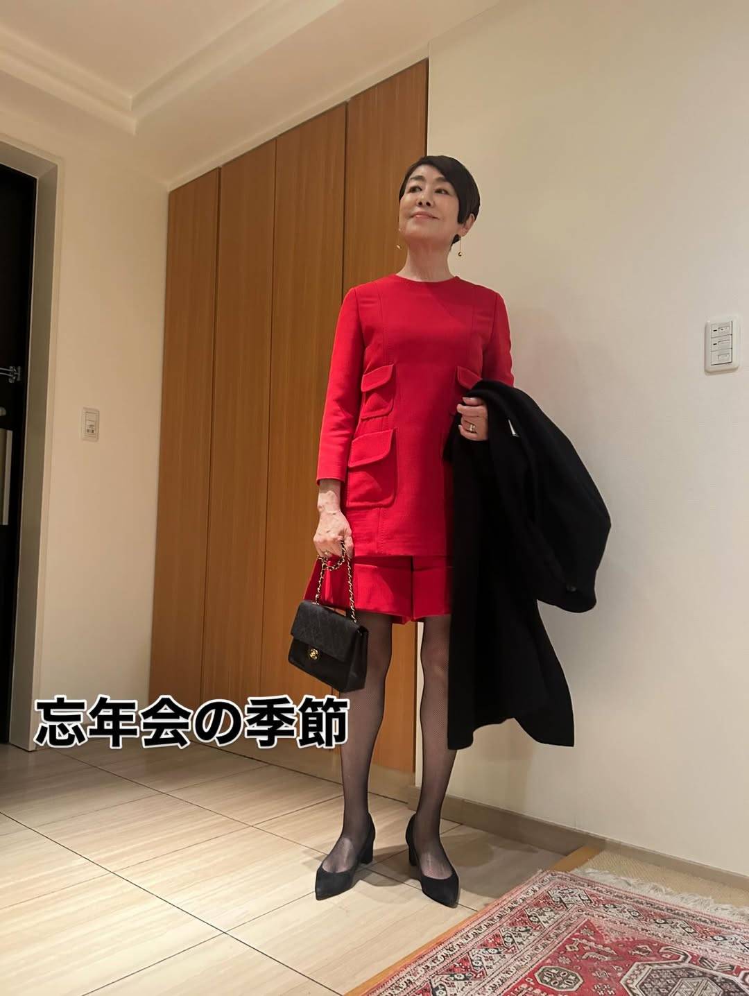 シャネルにティファニー…〝ド派手＆ミニ丈〟67歳・安藤優子に称賛の声