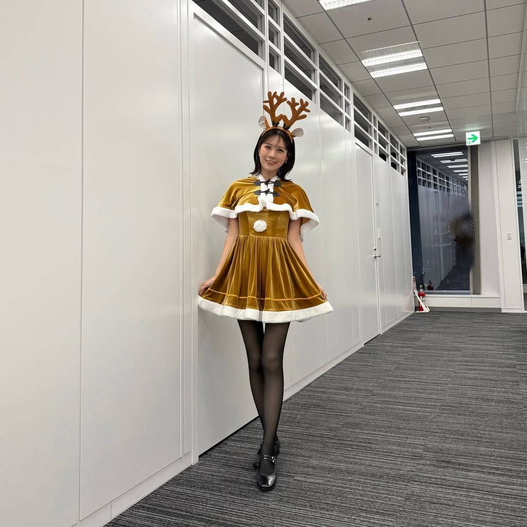 こ…これは…」「マジかよ」25歳〝お天気お姉さん〟ミニ丈のクリスマス