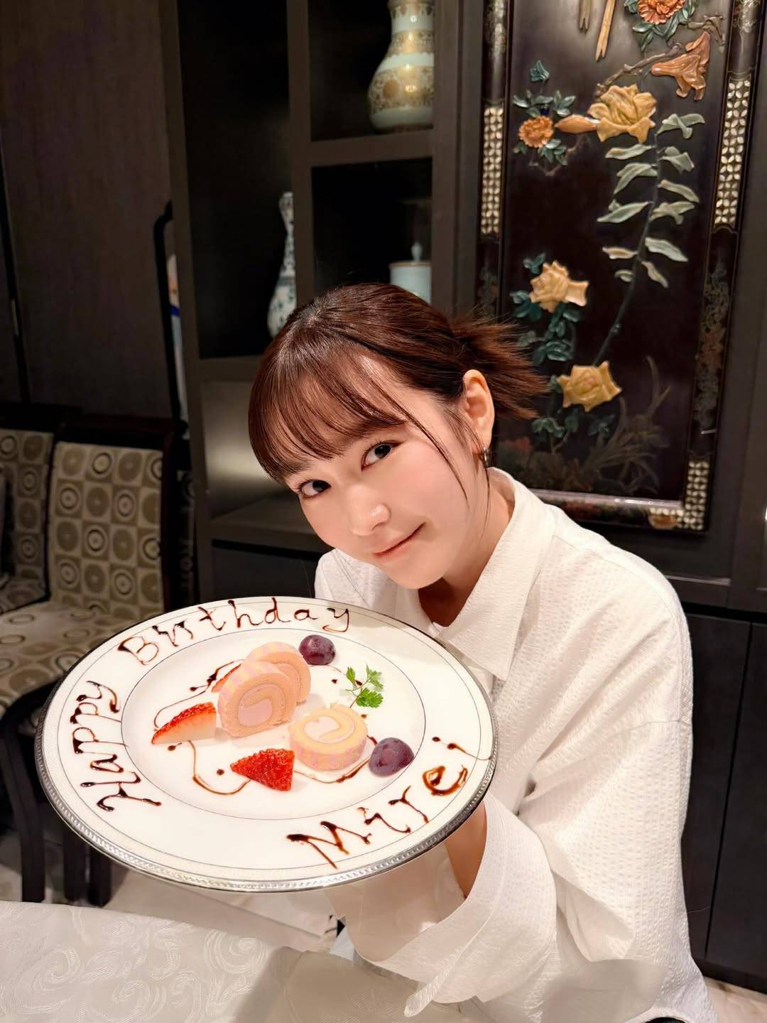 猫目3姉妹！」桐谷美玲〝誕生日祝った〟元「Seventeen」3ショットに