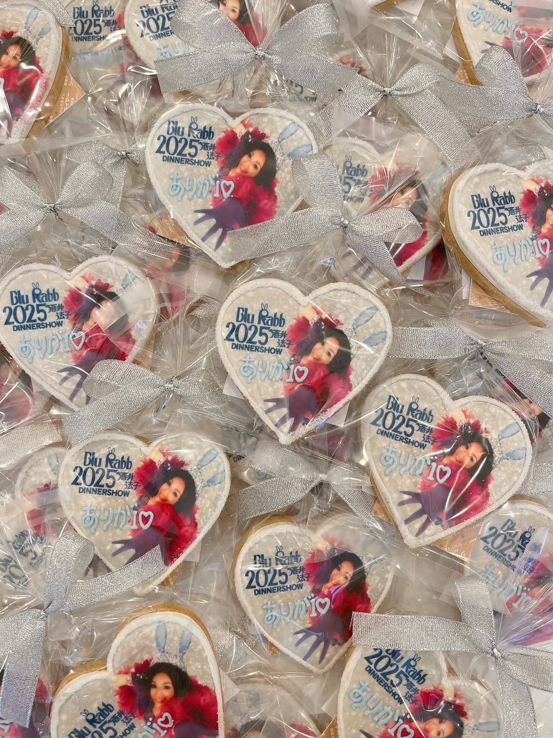 芸能界復帰から13年…54歳酒井法子〝碧いうさぎディナーショー〟姿に