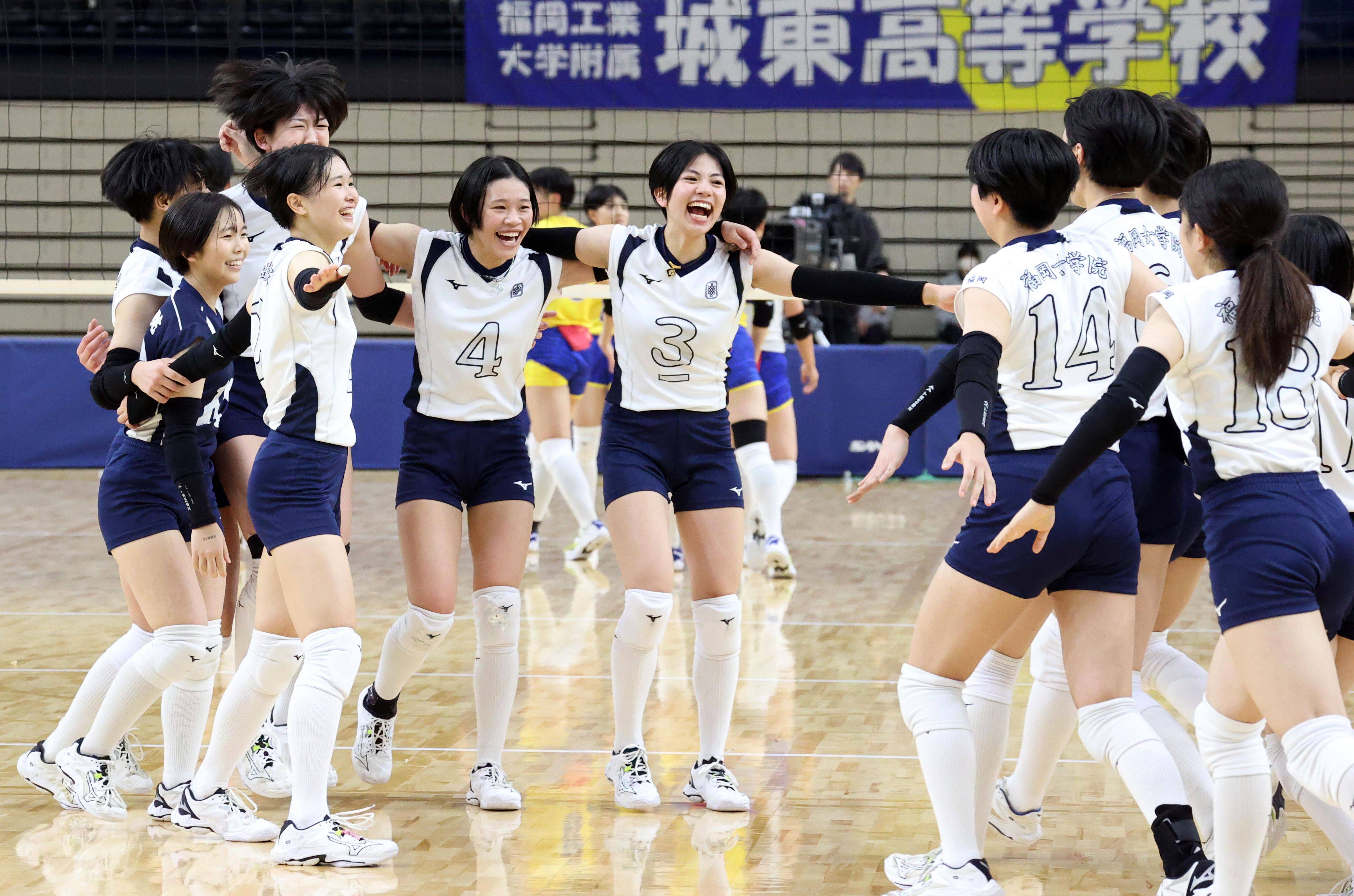 春高バレーで初の全国優勝を狙う福岡女学院高の主力メンバー。長｜福岡