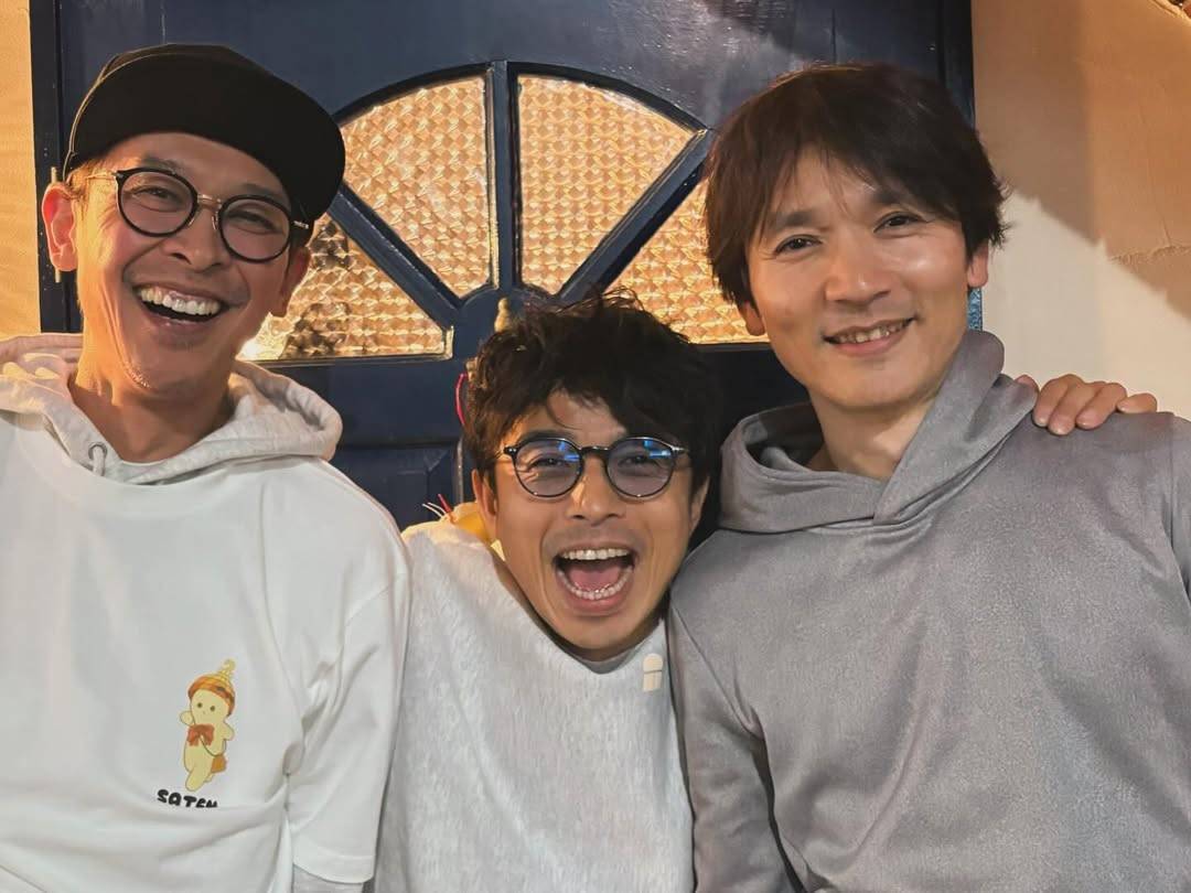 トニセン〟3人で喫茶店を大掃除！笑顔の3ショットにファン歓喜