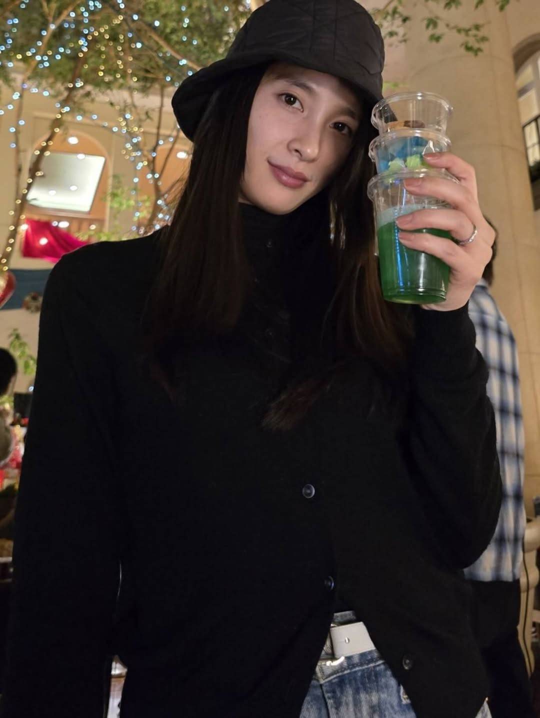 元日〝人気ボーカルと電撃婚＆妊娠〟発表から3年…30歳女優左手薬指