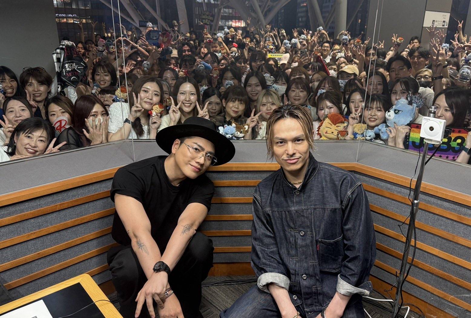 公開スタジオの外に人、人、人…今市隆二とØMI〝公開生放送〟がとんでも
