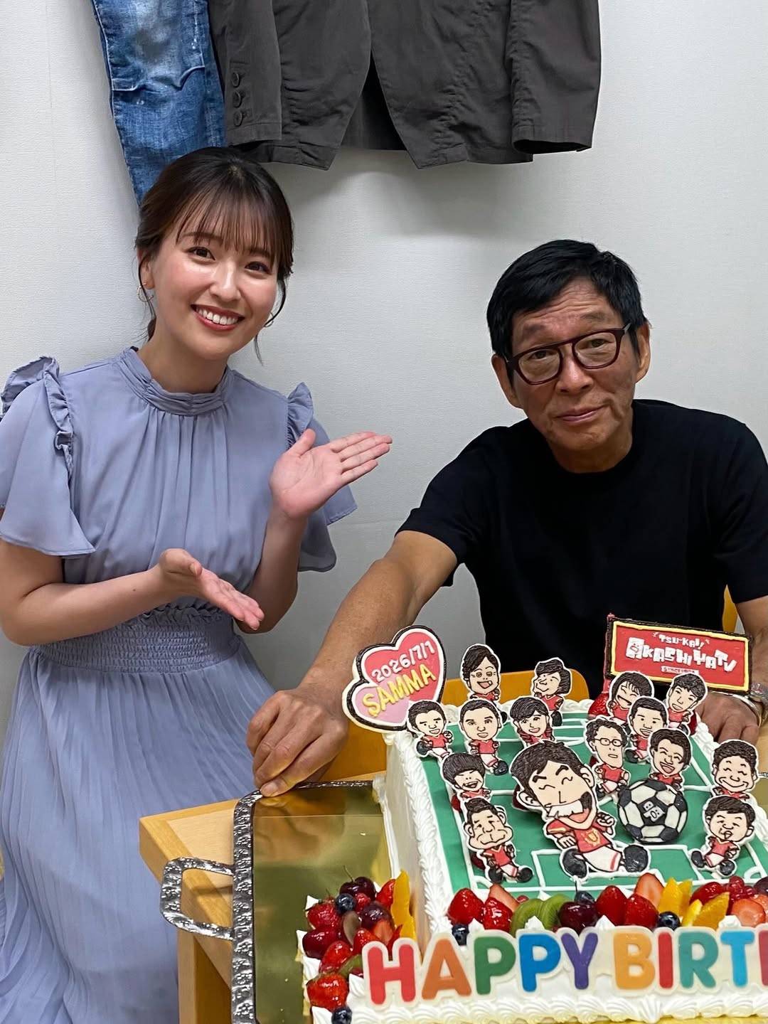 明石家さんま、71歳誕生日を祝う豪華ケーキに反響続々「ええなあ若い子