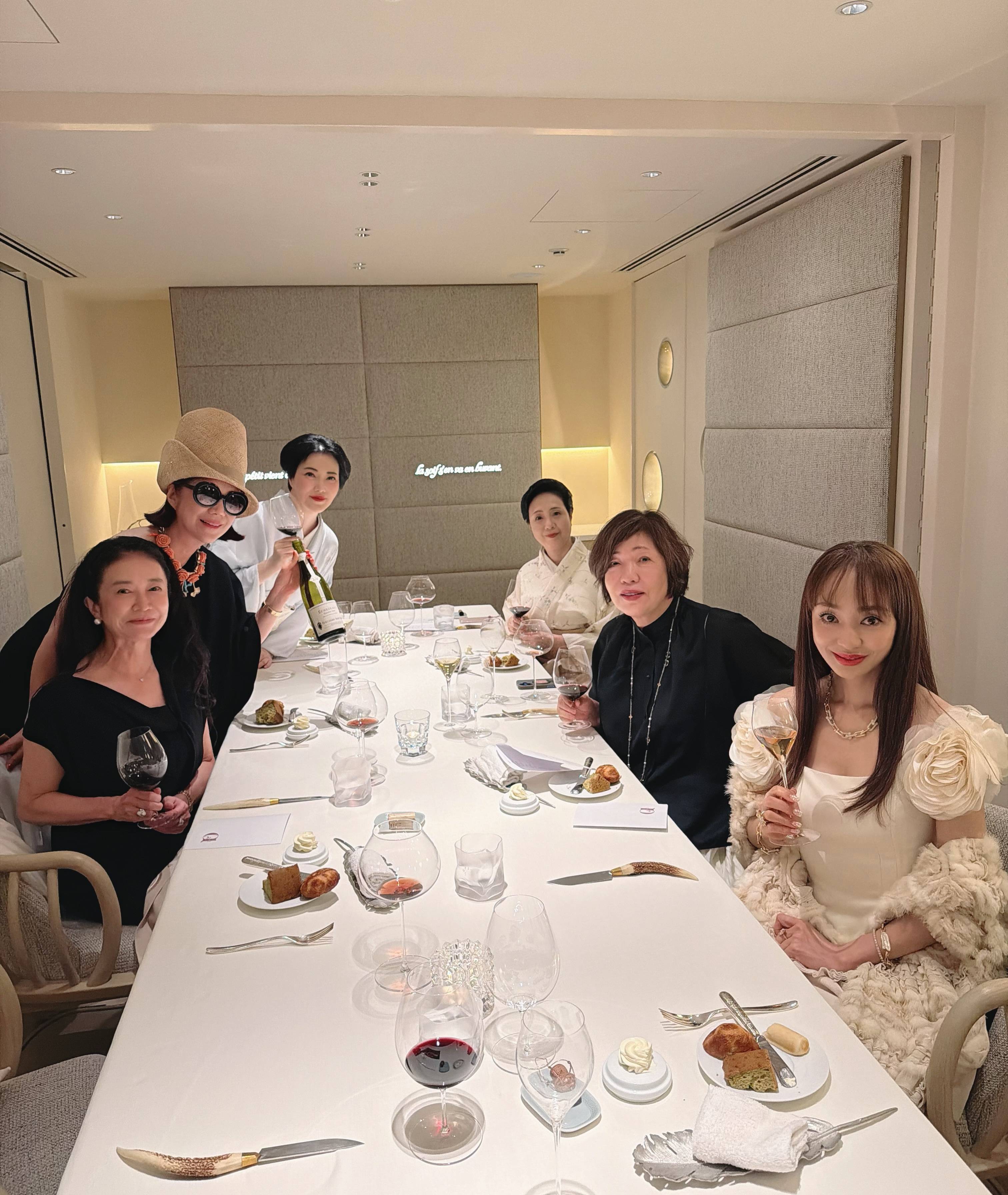 72歳なんて思えない」セレブ会女子会、林真理子の最新ショットが話題