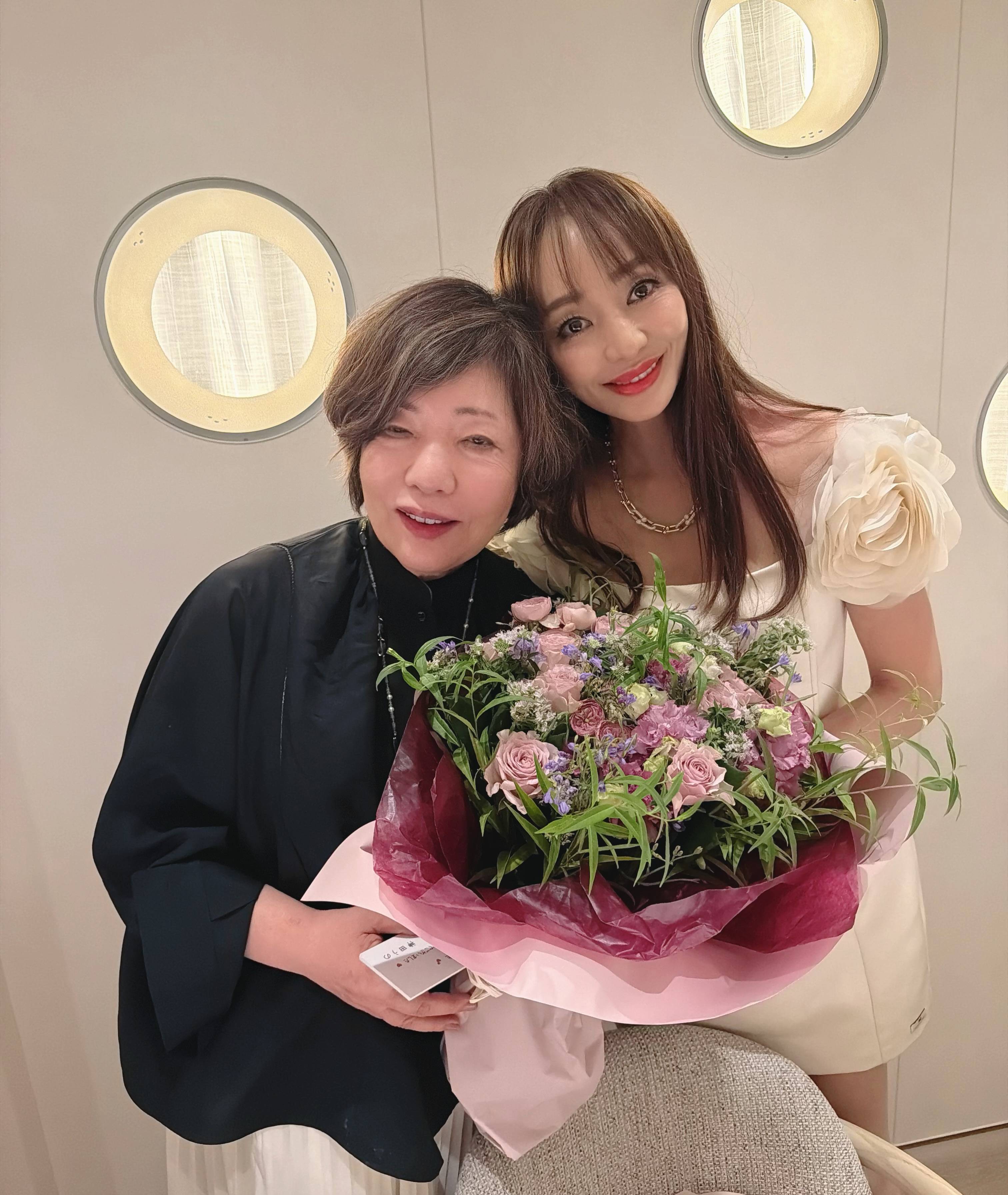 72歳なんて思えない」セレブ会女子会、林真理子の最新ショットが話題