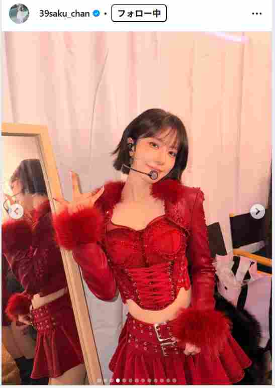 ヘソ出し超ミニスカでNYタイムズスクエアに降臨！宮脇咲良が大胆