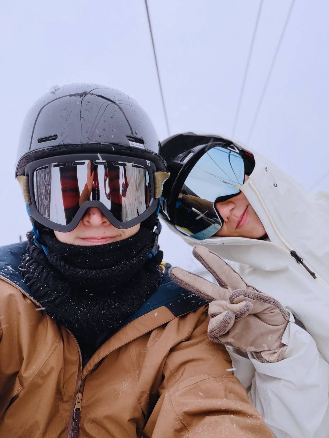 貴重映像すぎ」SnowMan向井＆阿部の〝ゲレンデ〟デート スノボ映像に