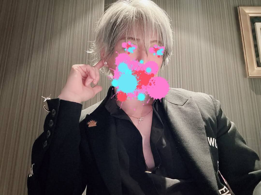 眉毛！初めてみた」ヒカルの親友・ラファエル〝仮面なし〟激変ショット