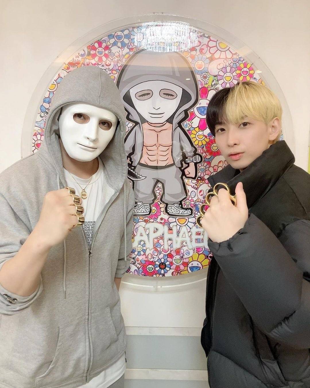 眉毛！初めてみた」ヒカルの親友・ラファエル〝仮面なし〟激変ショット