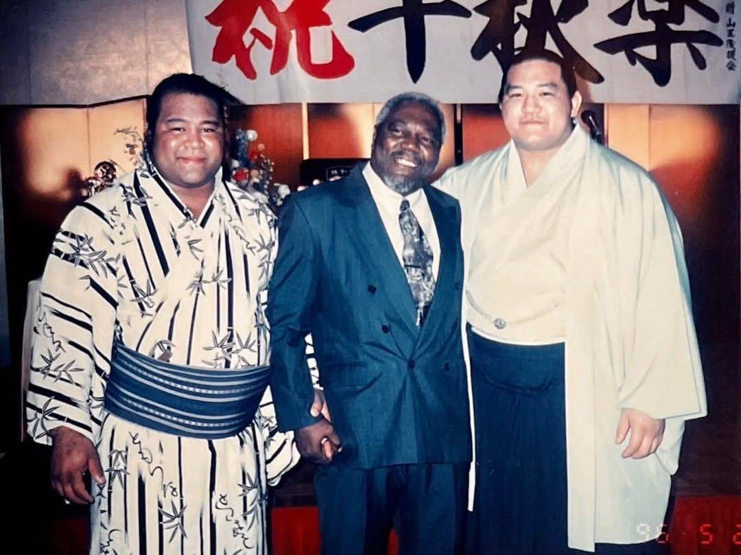 「当時はまだ殴りつけたり…」浅香山親方、急逝の弟弟子・戦闘竜さんを秘蔵写真とともに追悼「親方のコメントに涙」「せつなすぎる」：「おっ！」で ...