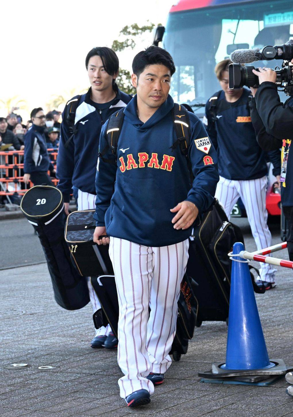 打撃練習を終え、笑顔を見せる周東（｜【2.14WBC強化合宿】いよいよ