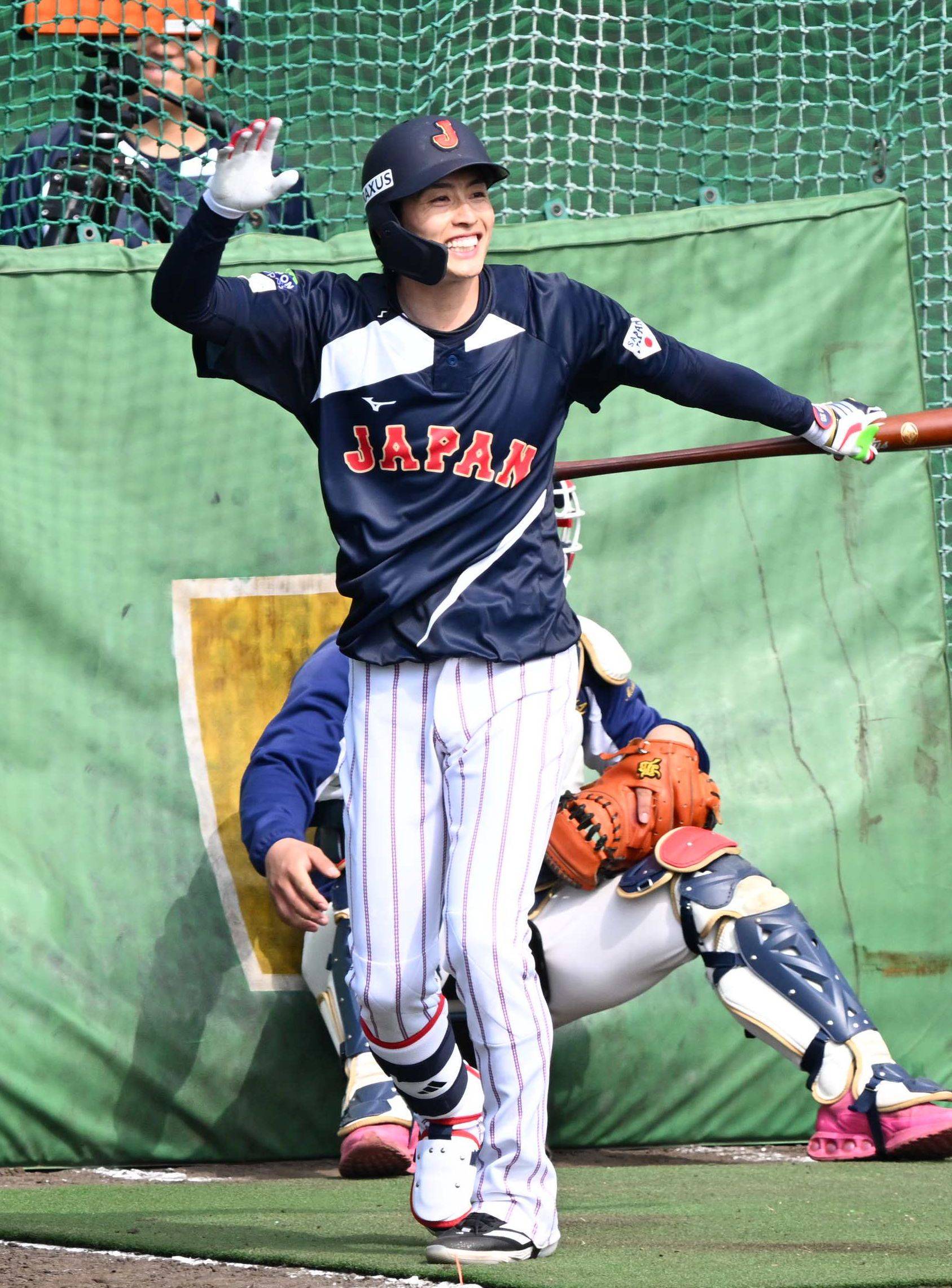 打撃練習を終え、笑顔を見せる周東（｜【2.14WBC強化合宿】いよいよ
