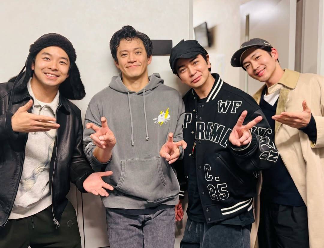 えっ!?こりゃたまらん」嵐・松本潤、舞台観劇の裏で…〝衝撃4ショット