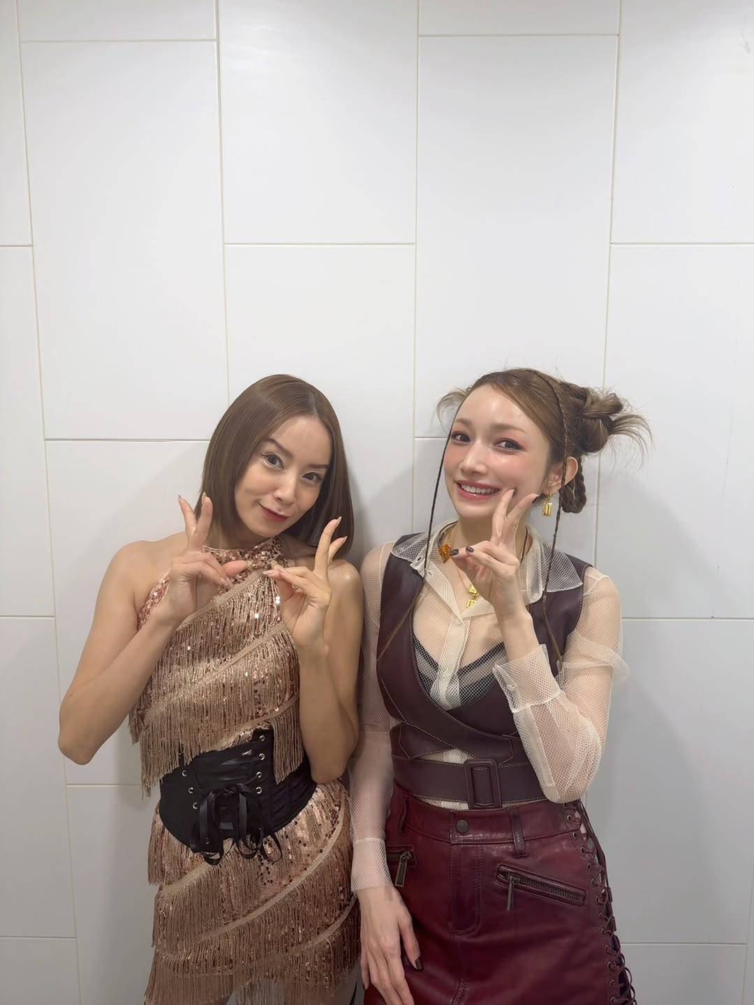 攻めてますなぁ」〝ミニスカ＆真ん中透け〟衣装の後藤真希、鈴木亜美と
