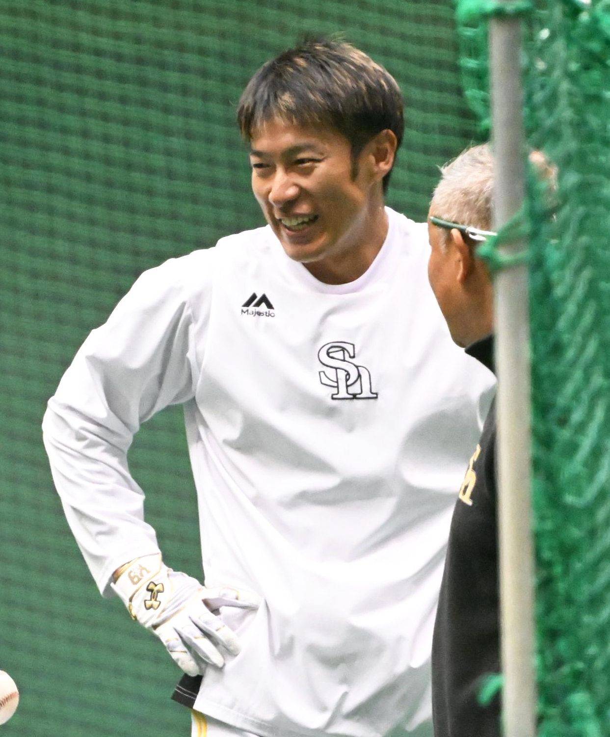 打撃練習を終え後、笑顔の柳田（撮影・柿森英典）｜【2.25春季キャンプ