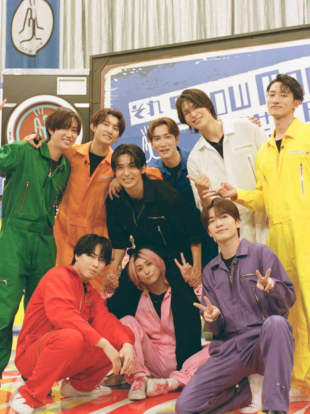 蓮くんの足の間に…」Snow Man〝全員集合ショット〟に反響「目黒くん愛