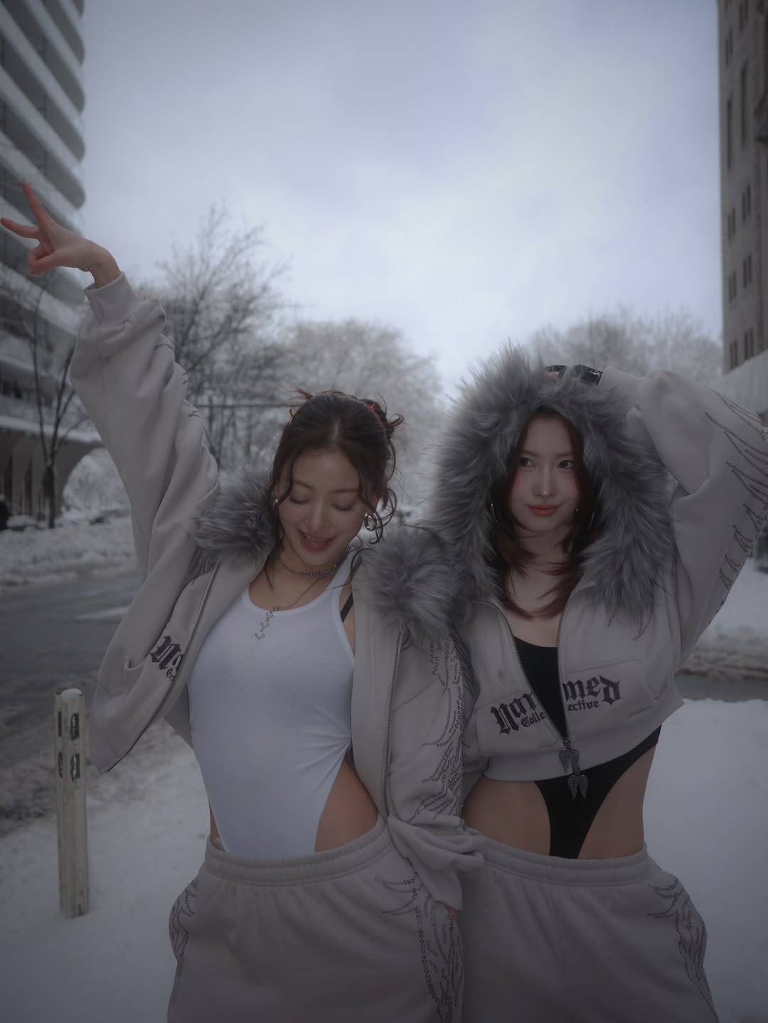 確かに過激」〝サイド丸見え〟TWICE モモ&ジヒョ衝撃の服装に「ヤバ