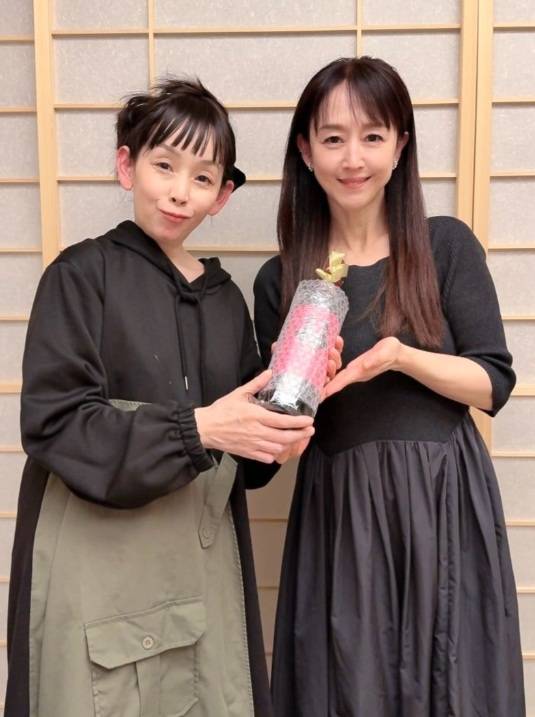 仲悪いのかと思ってた」伝説のアイドルWink再会2ショットにファン大