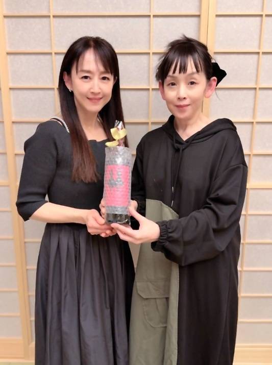 仲悪いのかと思ってた」伝説のアイドルWink再会2ショットにファン大