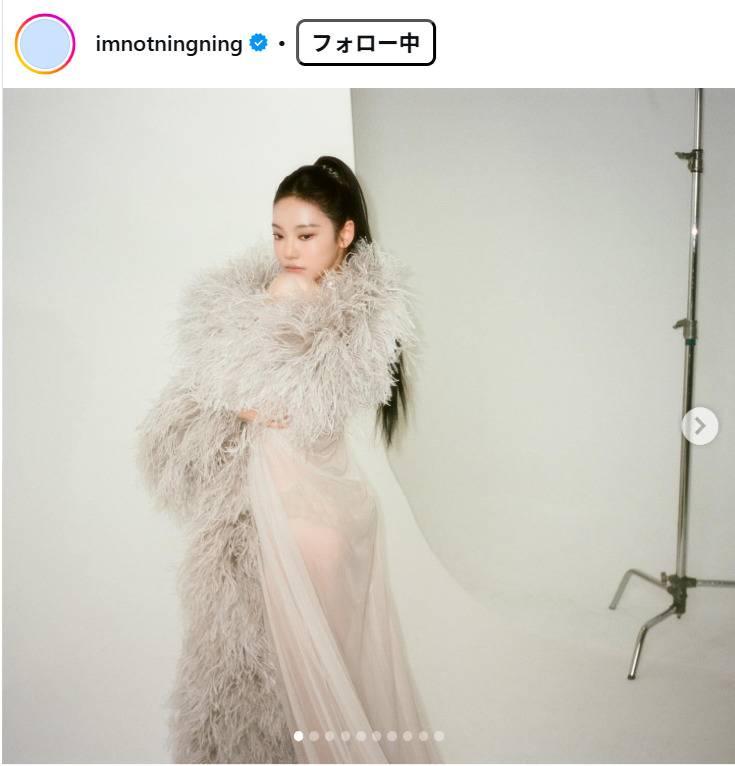 aespaのニンニン〝透け透け〟大胆ゴージャスドレスに衝撃