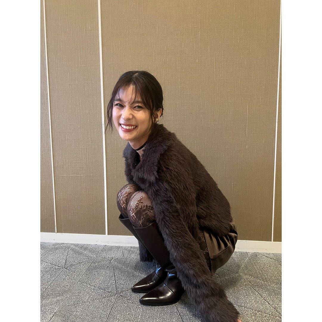 まって?!!!」「履いてくれちゃうの?」朝ドラ女優・芳根京子〝超ミニ