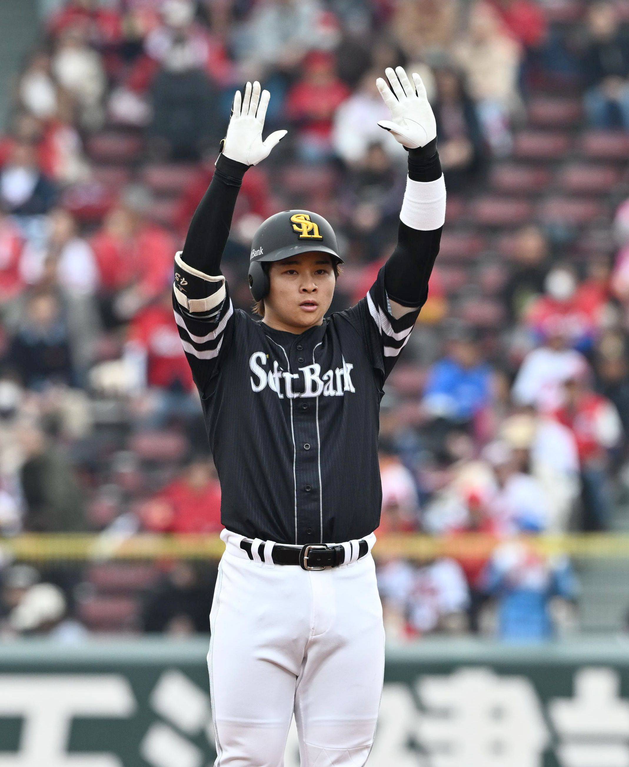 打撃練習を終えてベンチに戻る柳田（撮影・星野楽）｜【3.22オープン戦