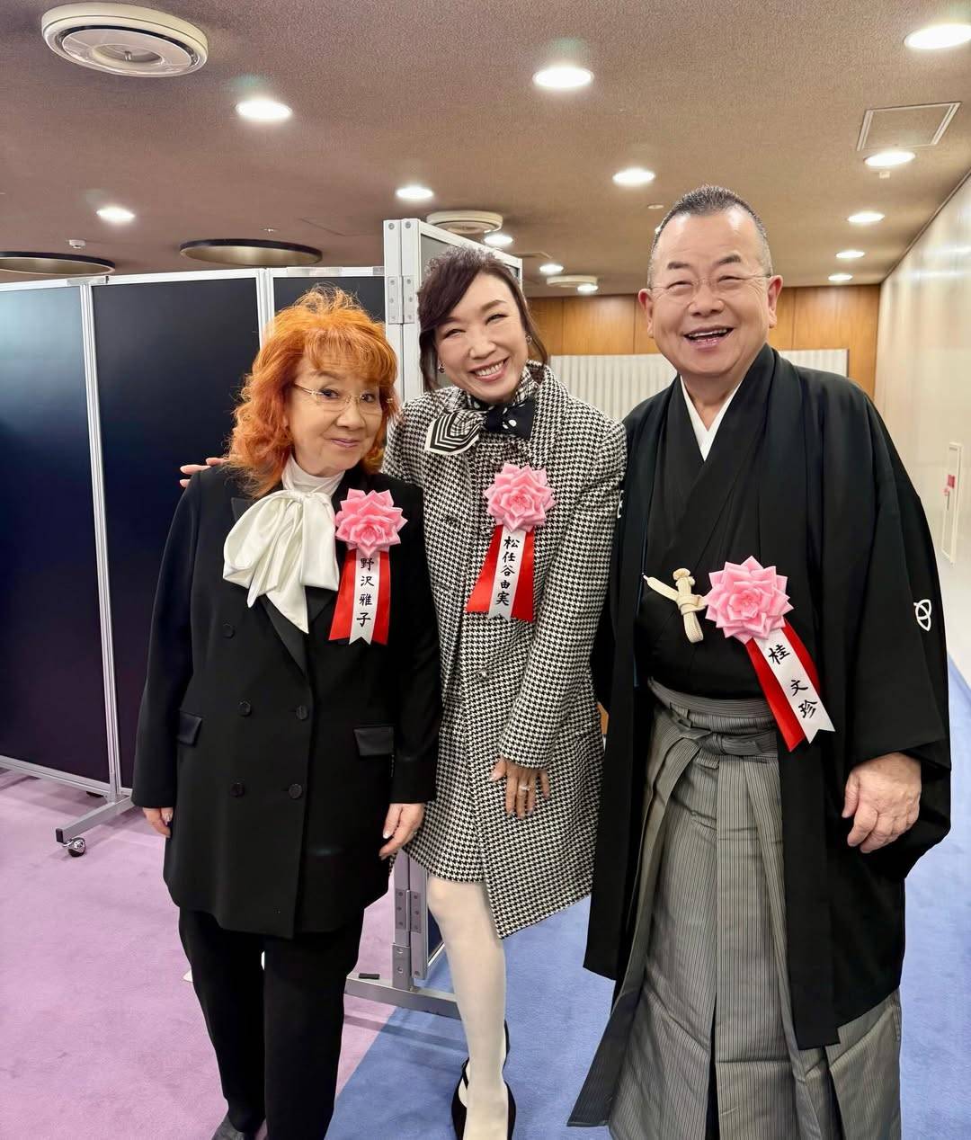 パンチありすぎてクラクラします」松任谷由実〝72歳のミニスカ〟姿に
