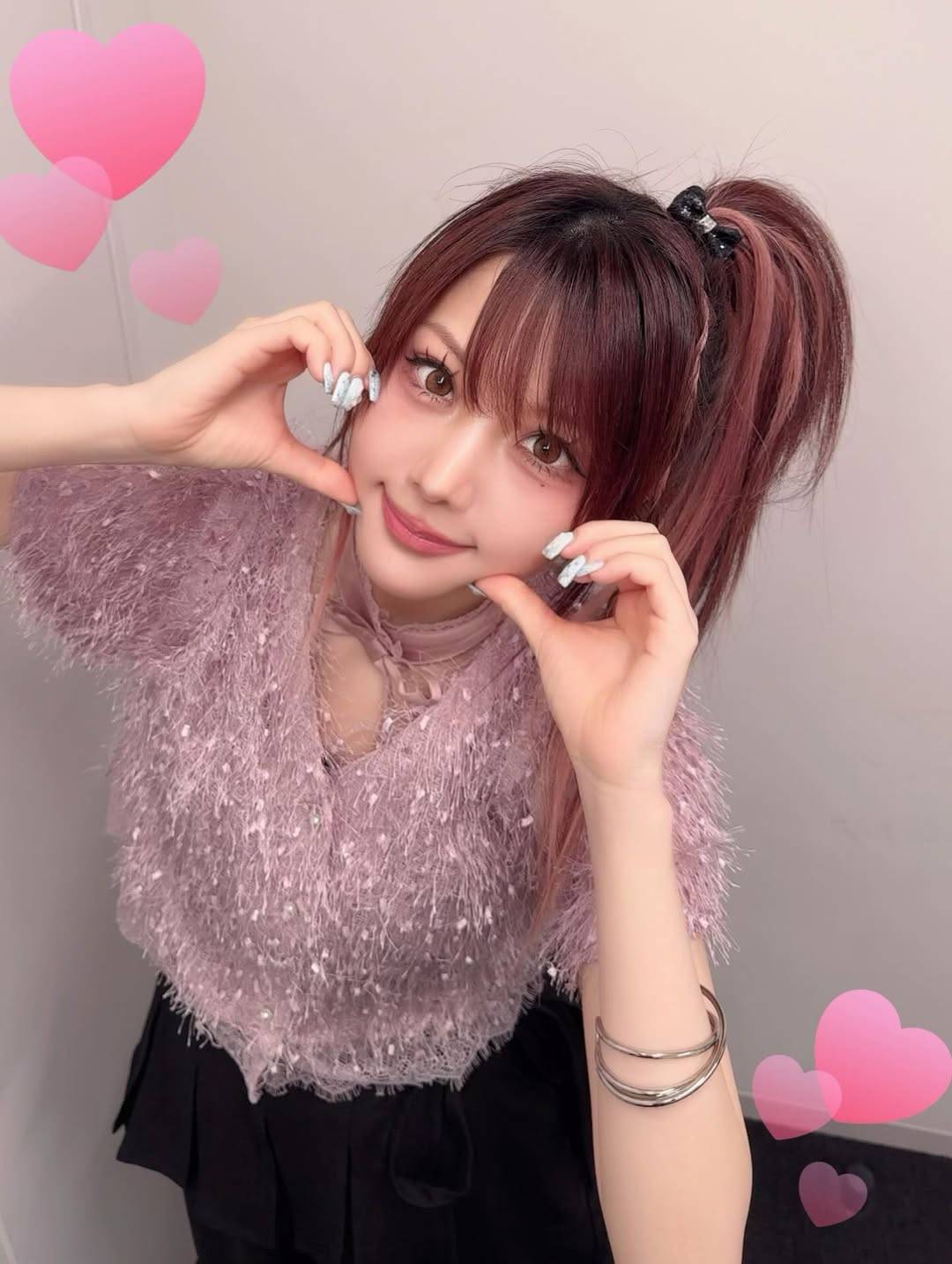 小2で金髪、小6からピアス、特攻服…破天荒写真で話題になった1児の母36