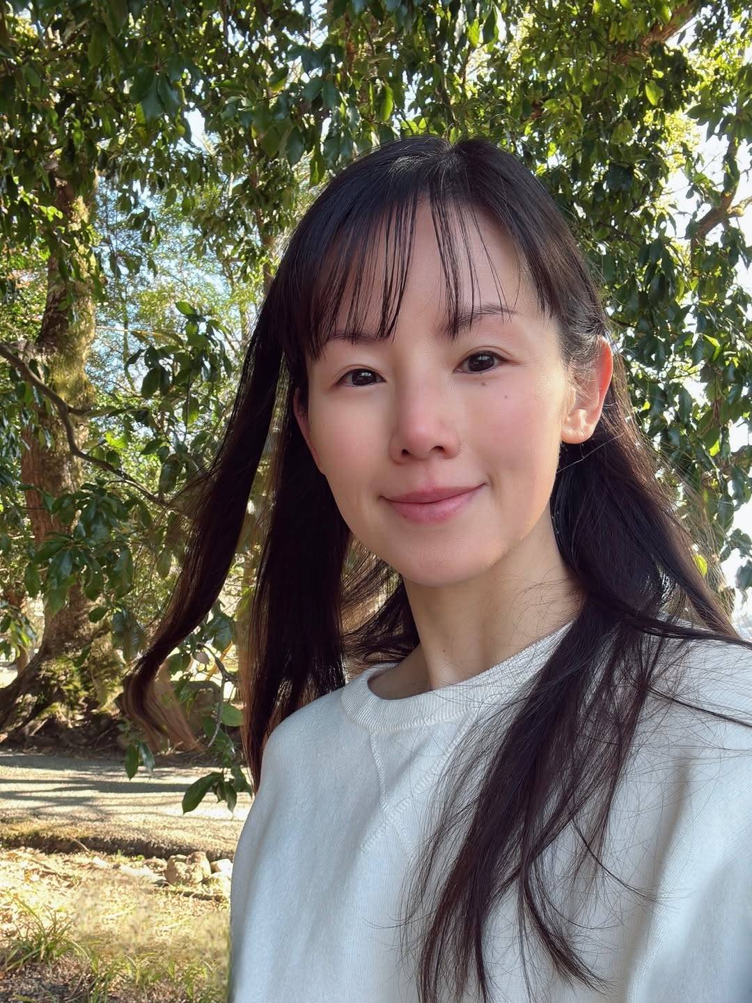 正直な所、40代の初めの頃までは…」47歳小西真奈美〝ツヤ肌ショット
