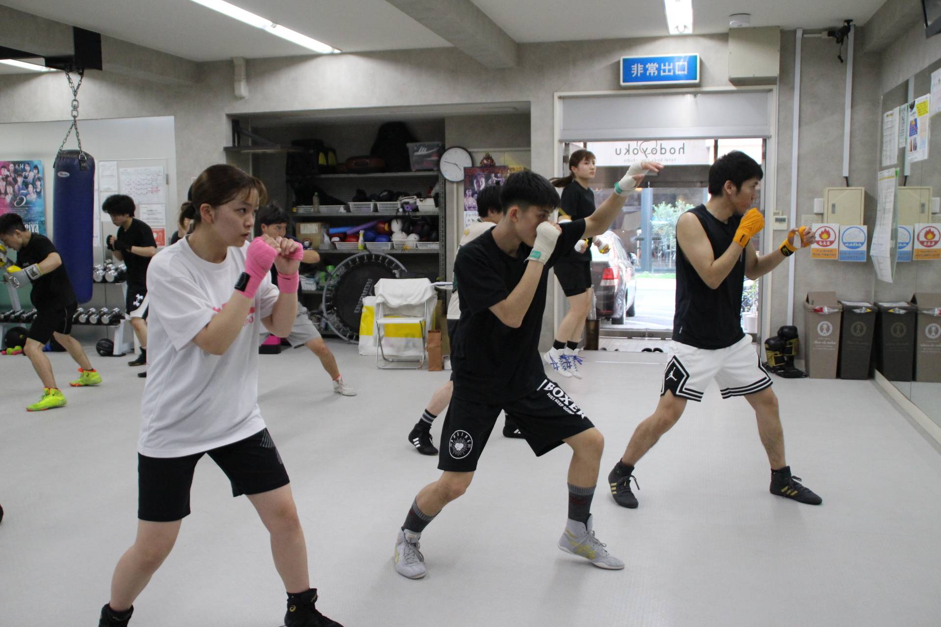 ボクシングスタッフパス　山中慎介&ホルへリナレス 福岡市で23日、元世界王者・山中慎介さんのサイン会 プロボクシング