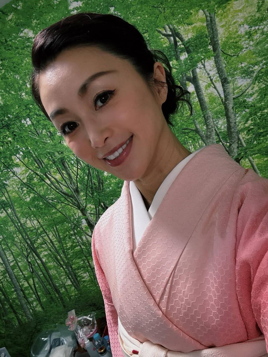 これはまた！」「やばい」復帰から14年…55歳・酒井法子〝印象激変〟姿