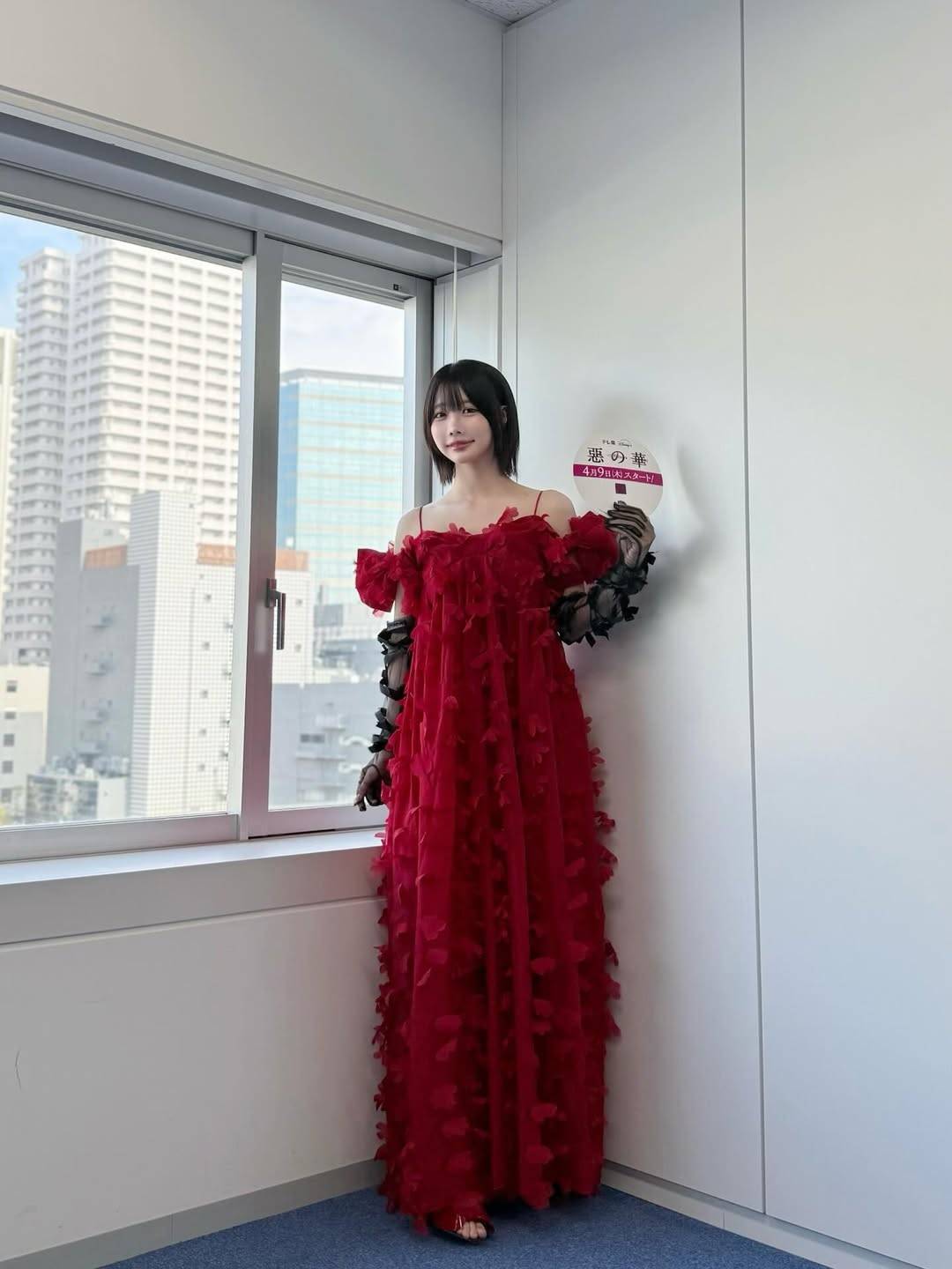 まさに惡の華！」あのちゃん〝劇的イメチェン〟赤ドレス姿が話題「あの