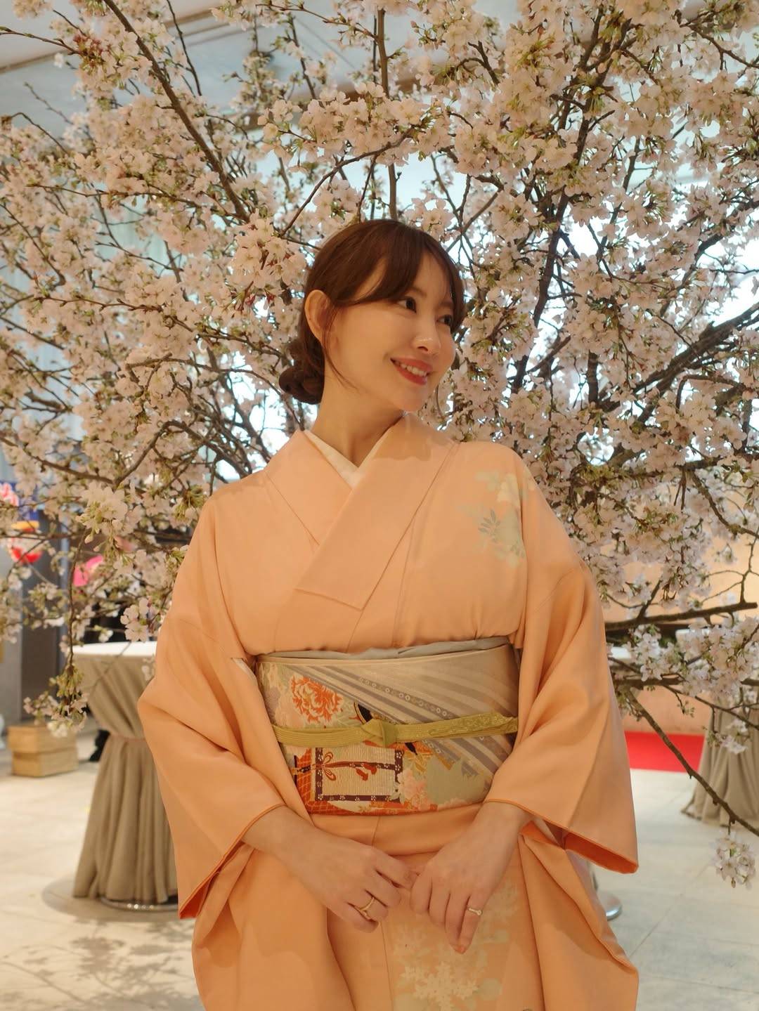 伝説確定やんこれ」社長・小嶋陽菜主催〝豪華！室内お花見会〟に反響