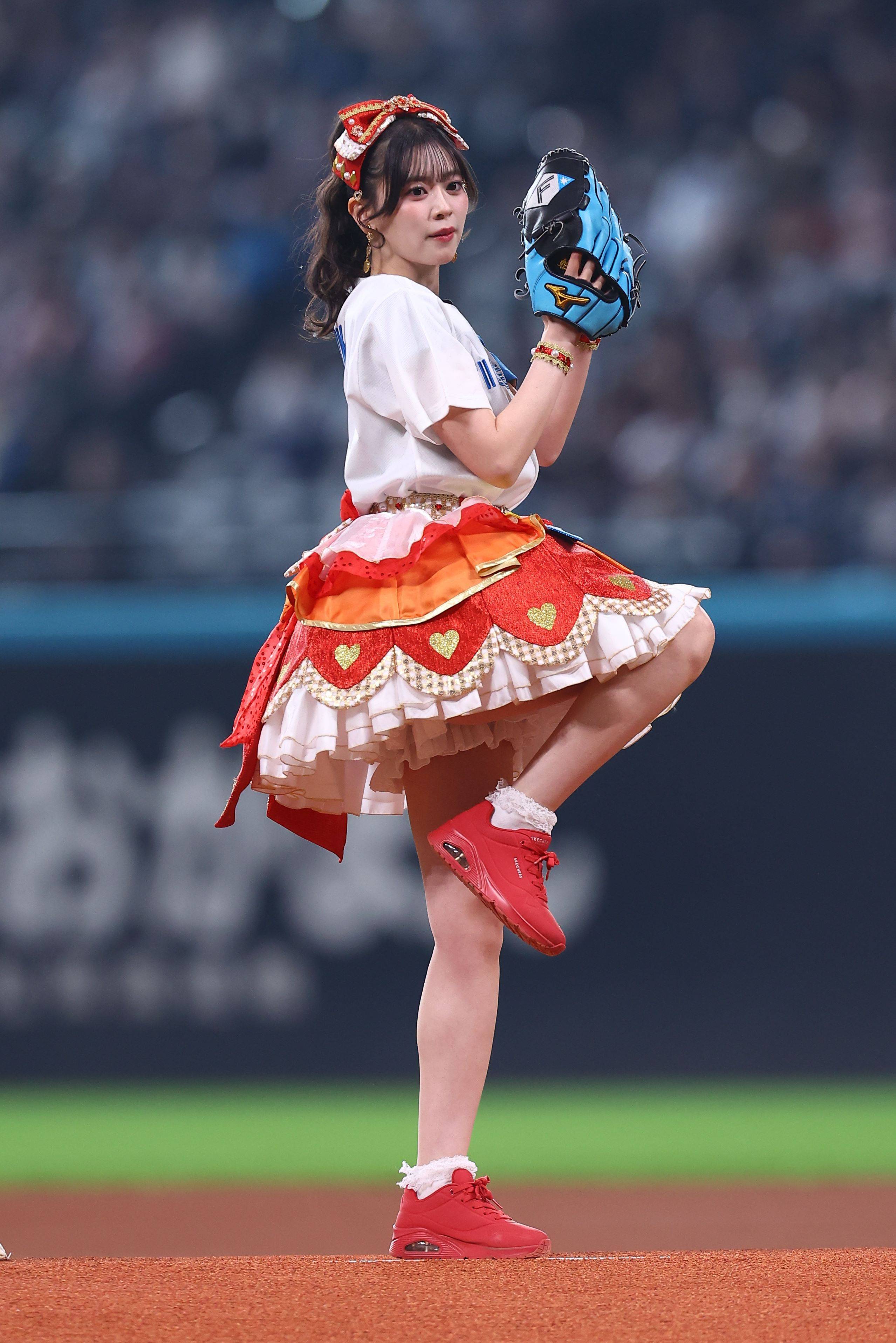〝コロコロ始球式〟話題の坂井仁香（インスタグラム@hitok｜「清宮くんデレデレやん」超とき｜写真｜【西スポWEB OTTO!】