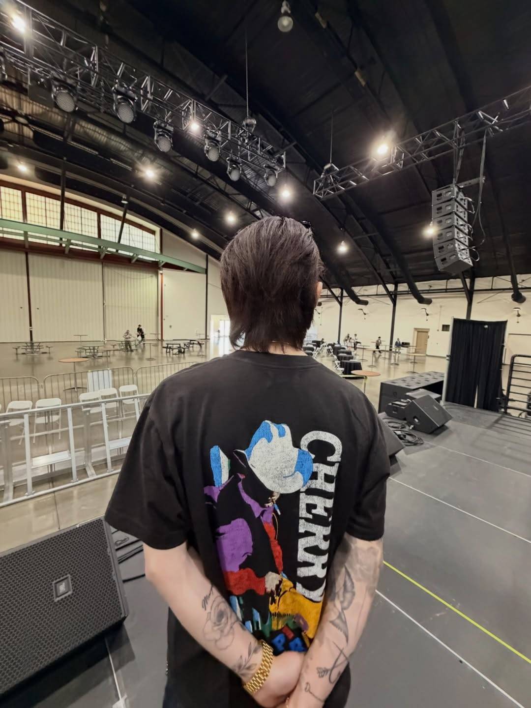 ゴリゴリの…」元キンプリ岩橋玄樹〝腕タトゥー露出〟のTシャツ姿に