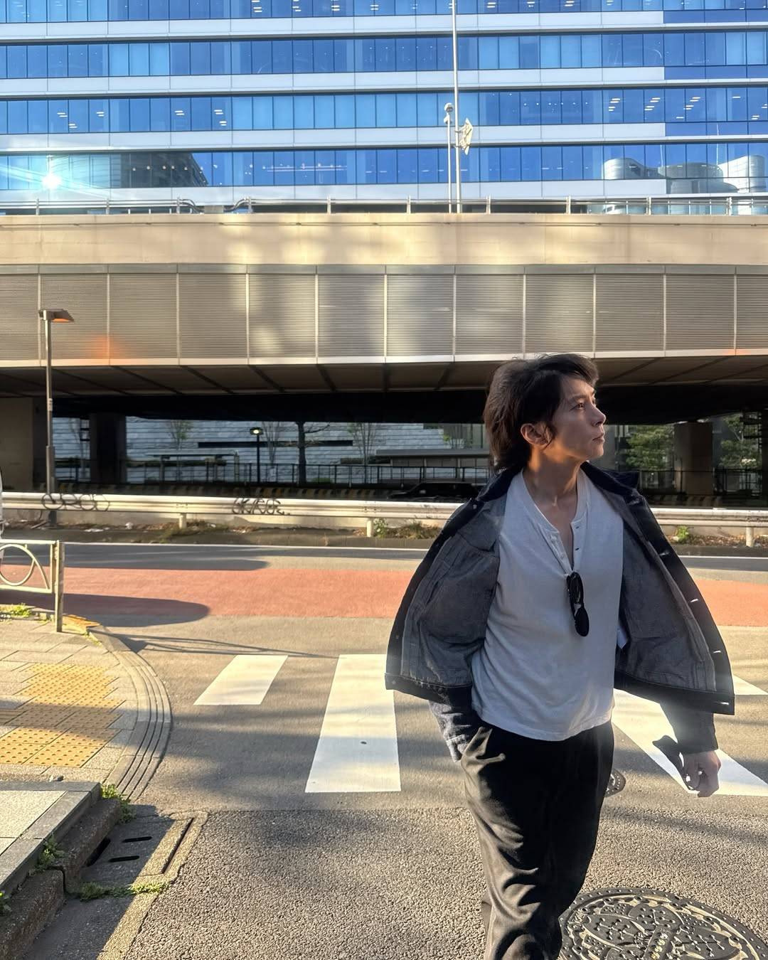 変装しないの？」41歳・山下智久〝意外〟な場所でオフショット