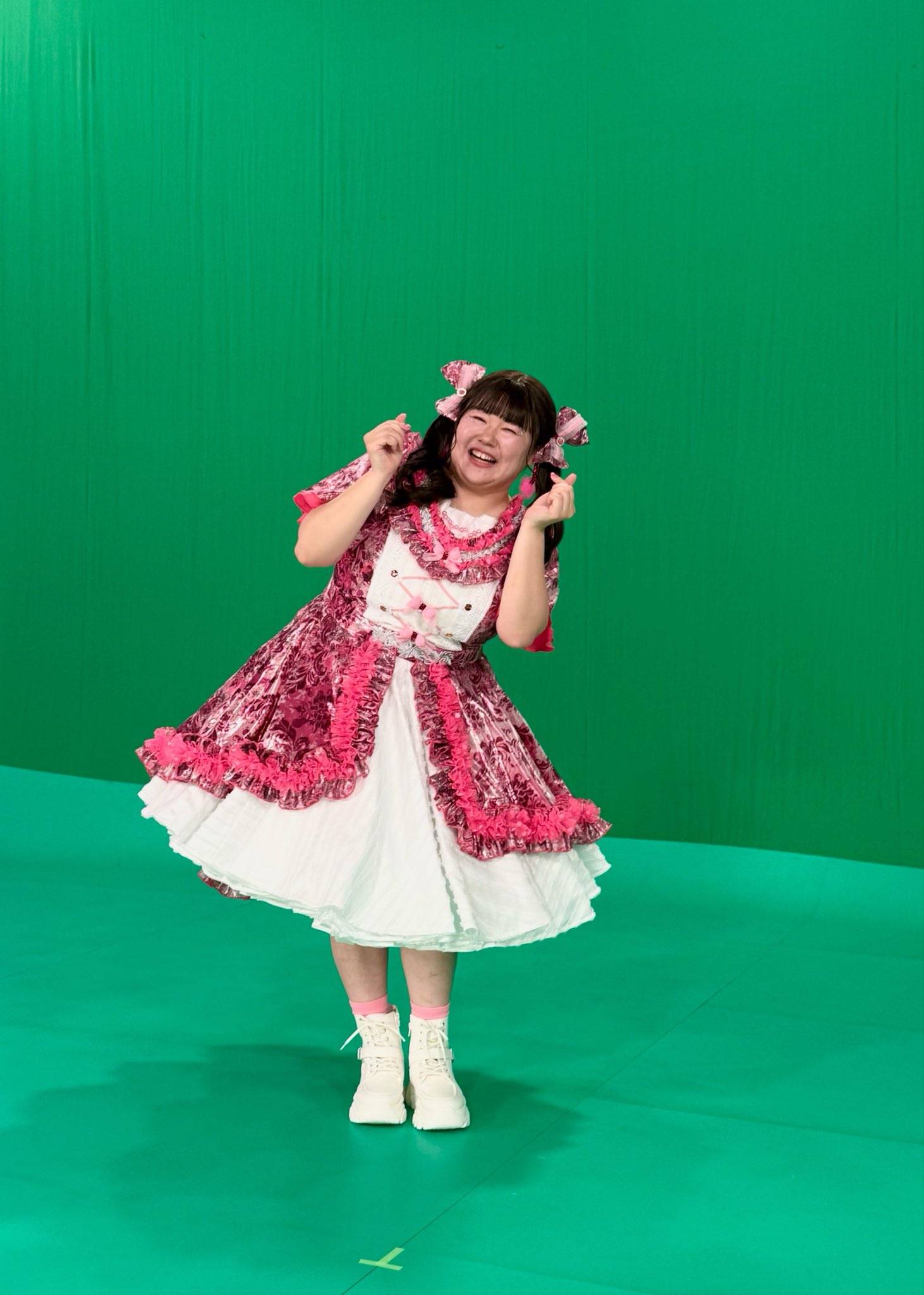 やす子、迷彩服を脱ぎ捨てた別人級の激変姿が話題「お､推してもいい