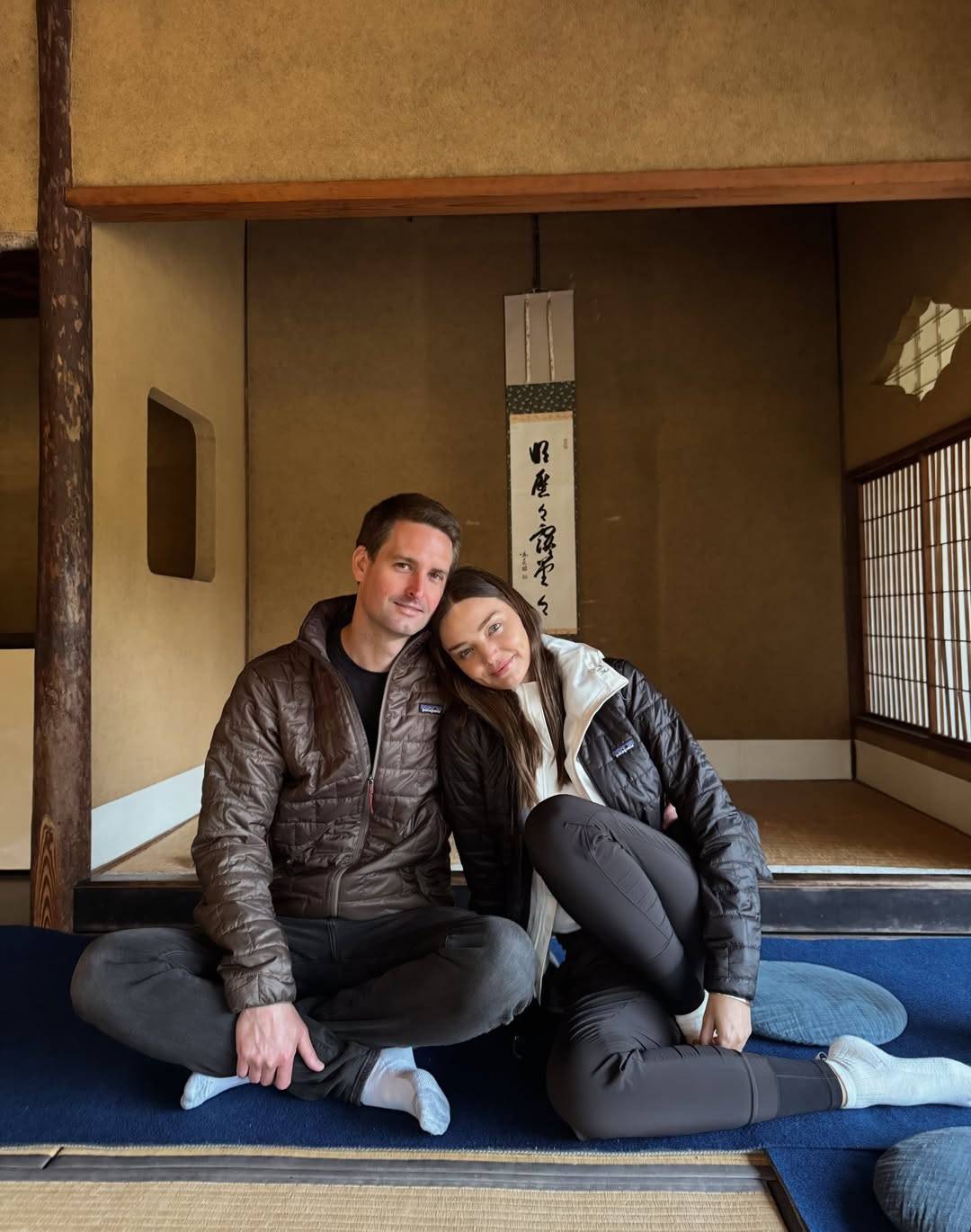 来てたのか！」〝夫とラブラブ〟ミランダ・カーの日本満喫ショットが