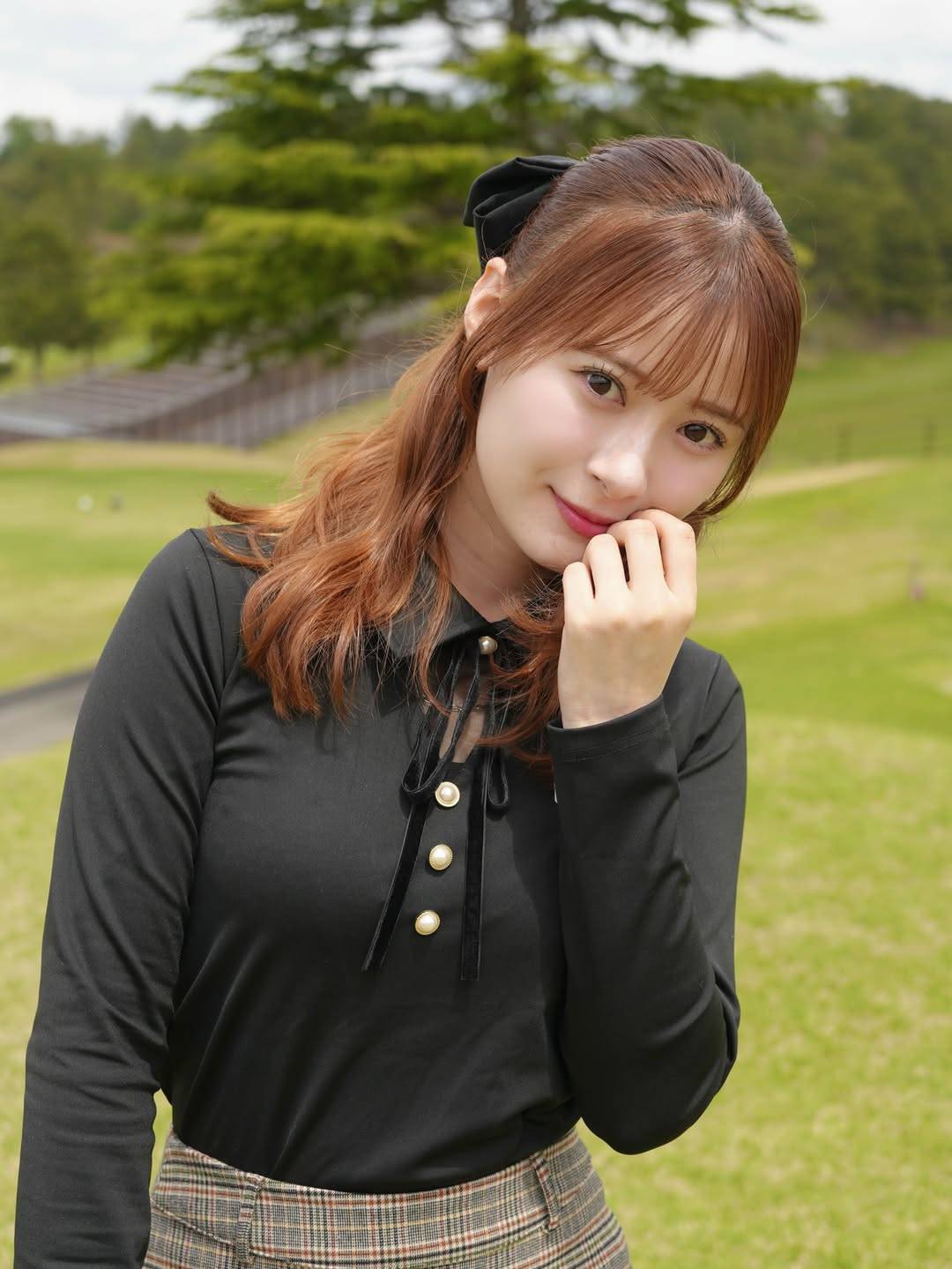 ちょっと過激！」元モー娘・生田衣梨奈〝超ミニスカ〟姿に「上も下も目