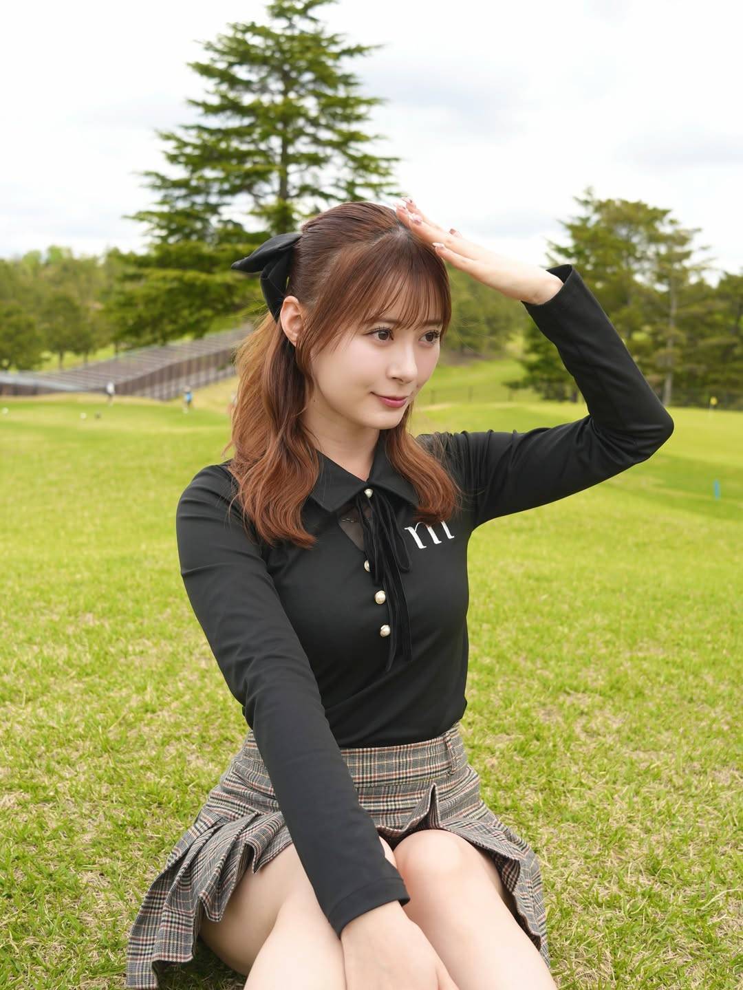 ちょっと過激！」元モー娘・生田衣梨奈〝超ミニスカ〟姿に「上も下も目