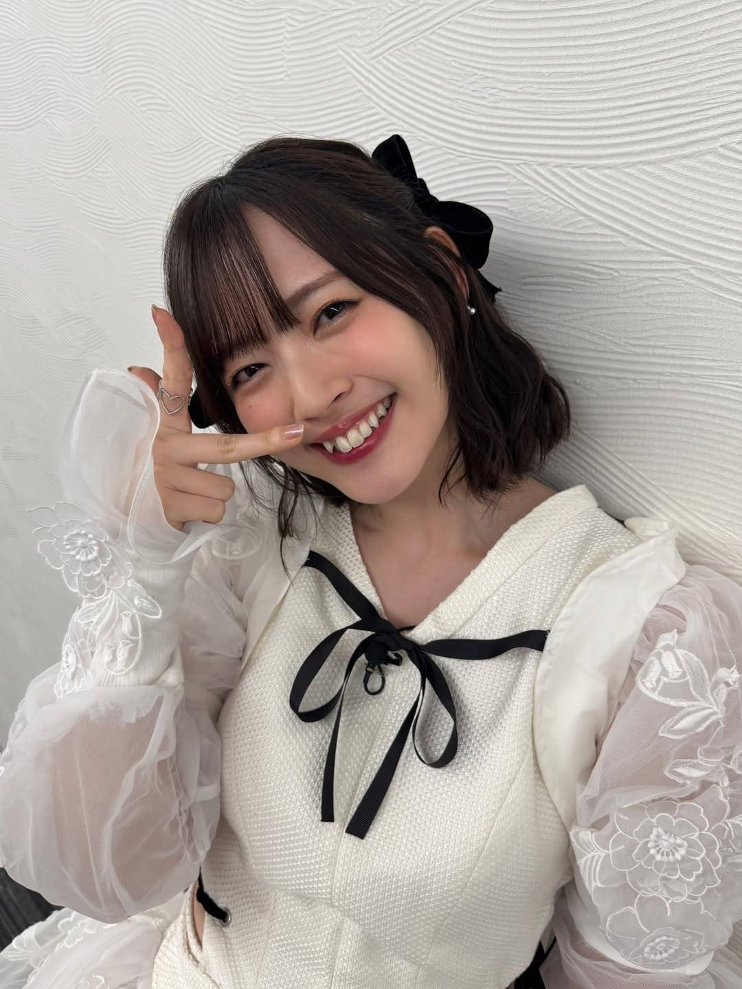 過激衣装の復活」アイドル王の鈴木愛理〝公約通りの限界ミニ〟姿に